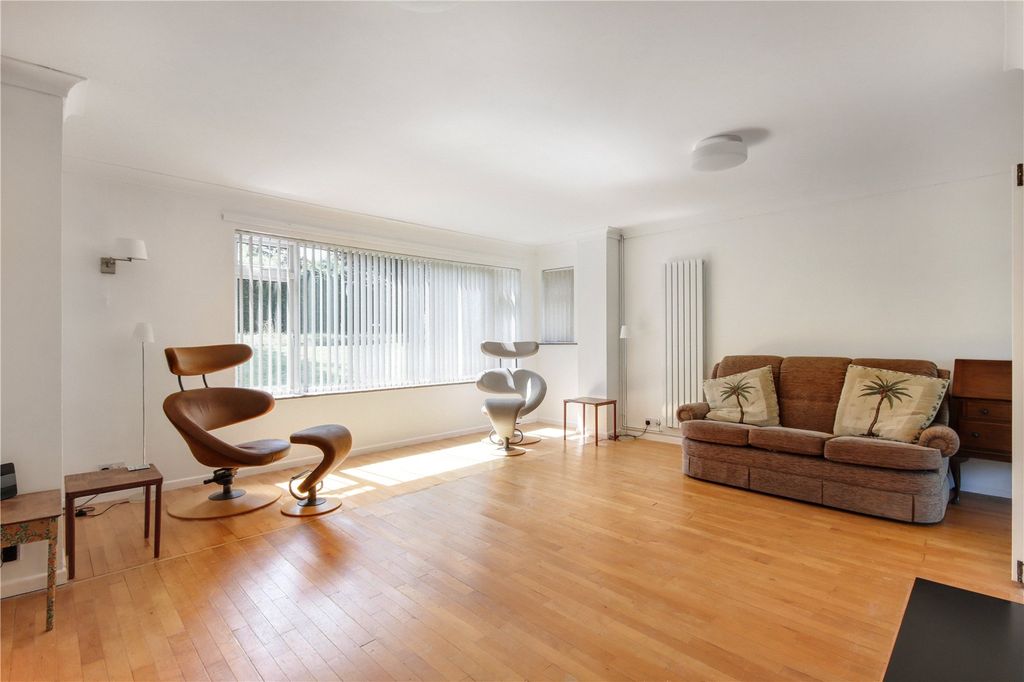 Property photo 3 of 26 Sitting Room