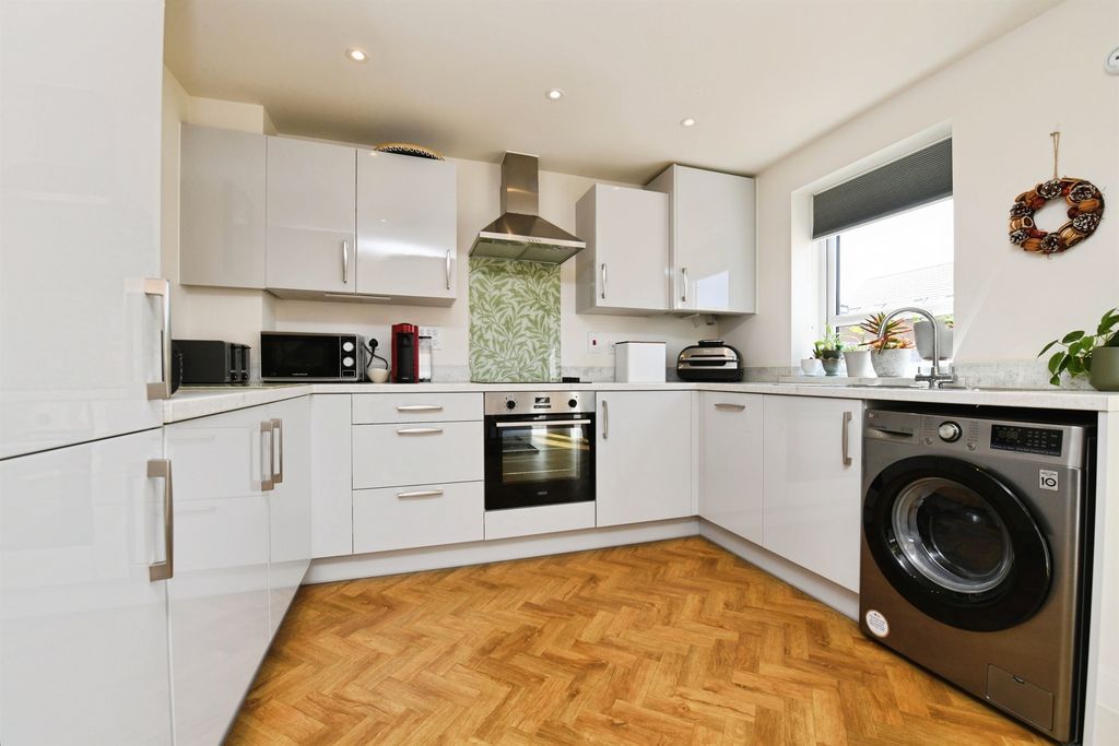Property photo 2 of 16