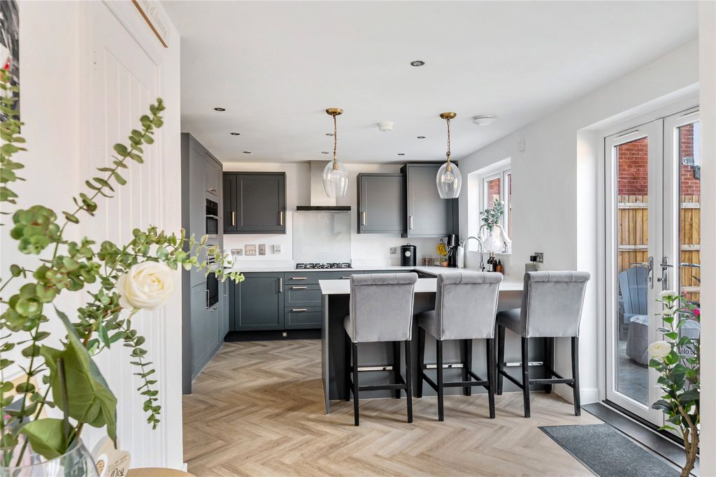Property photo 3 of 16 Kitchen/Dining