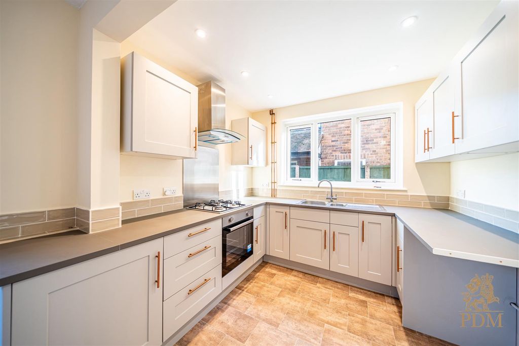 Property photo 2 of 24 40 Russell Drive Wollaton Nottingham Ng8 2Bh