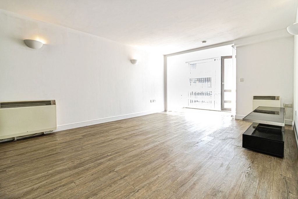 Property photo 2 of 27 Photo