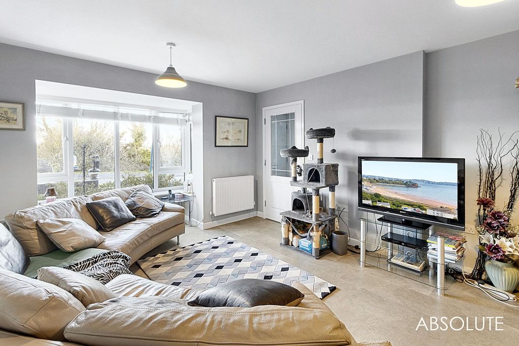 Property photo 3 of 21 Living Room