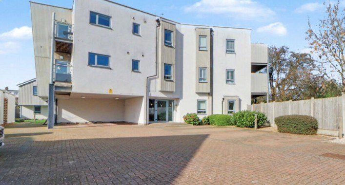 Property photo 1 of 12 2 Bedroom 2nd Floor Flat