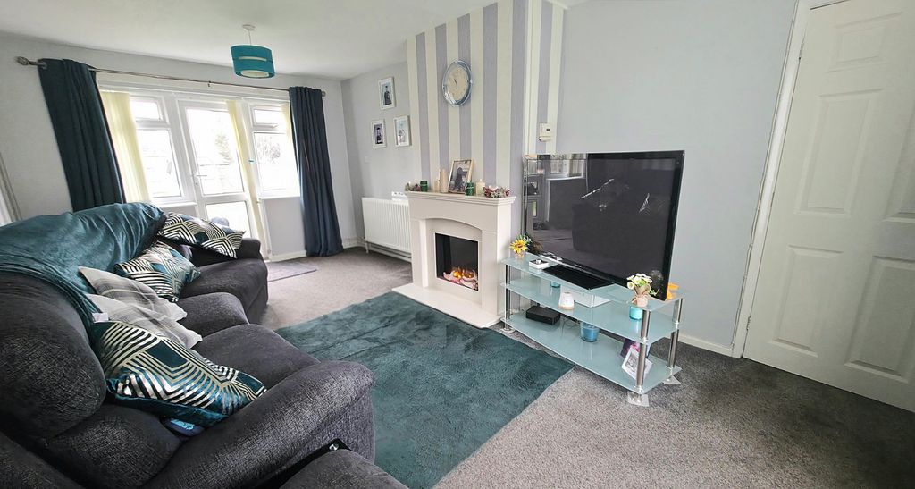 Property photo 2 of 15 Lounge