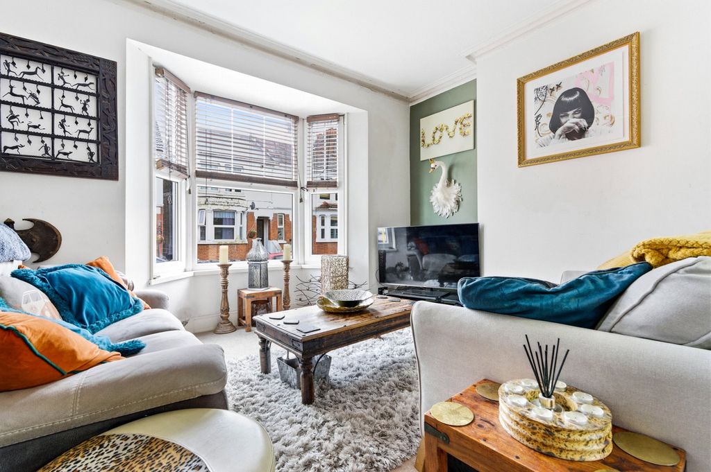 Property photo 2 of 15 Picture No. 12