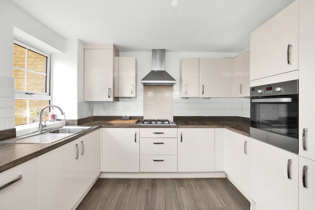 Property photo 2 of 23