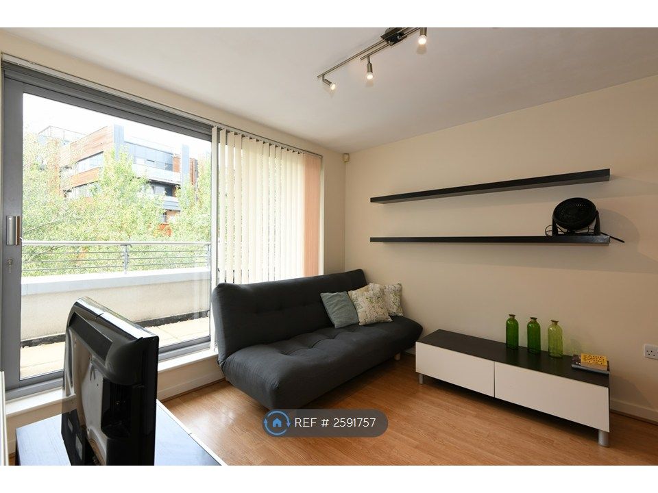 Property photo 1 of 14 Lounge