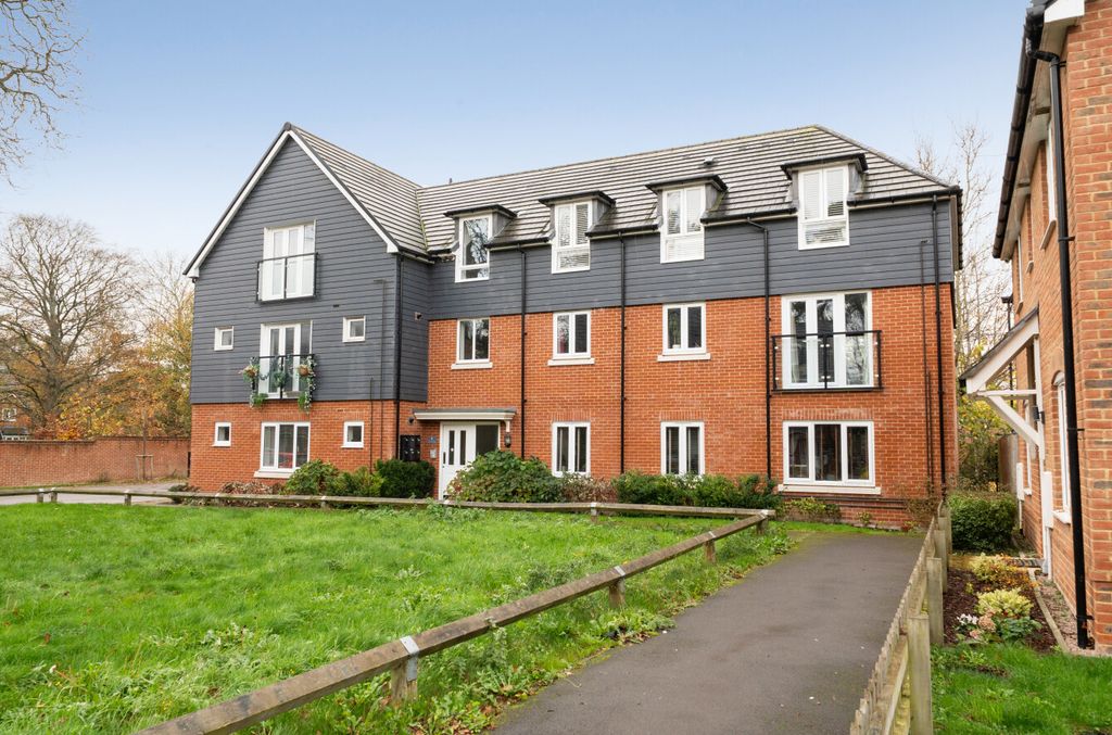 Property photo 2 of 13 1381446-25-691c5F...