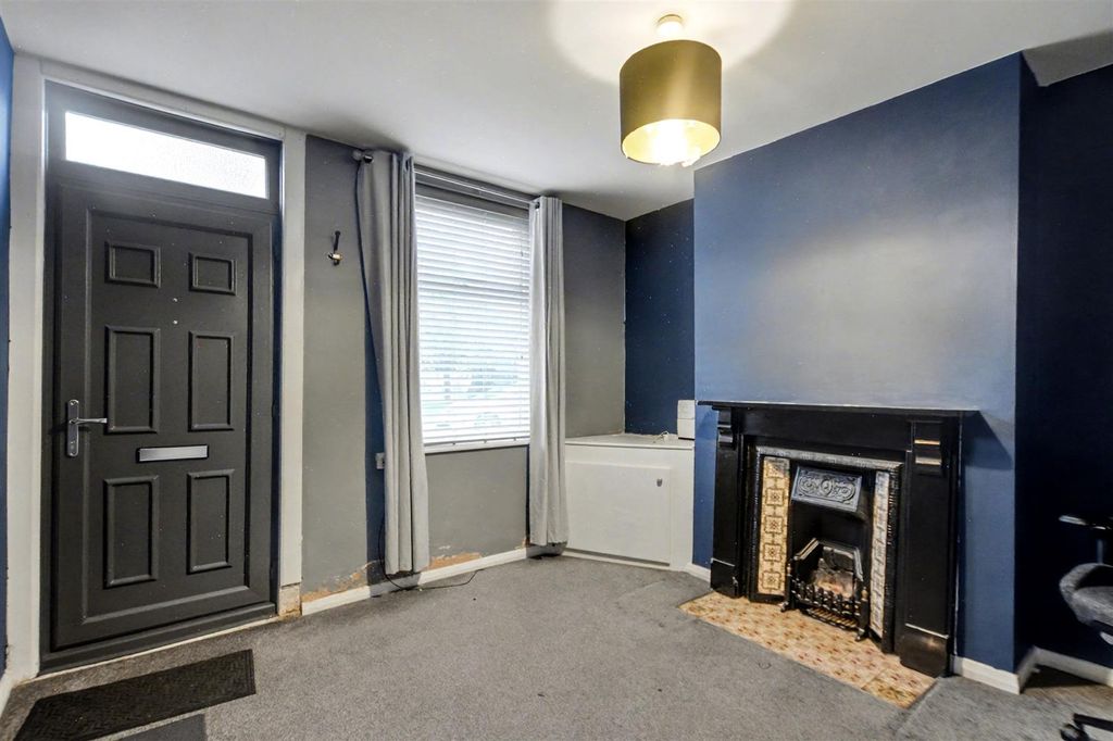 Property photo 2 of 14 Lounge