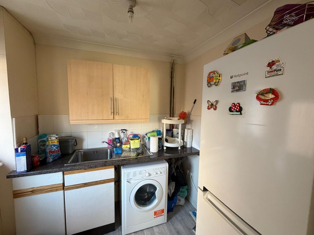 Property photo 3 of 12 Utility Room