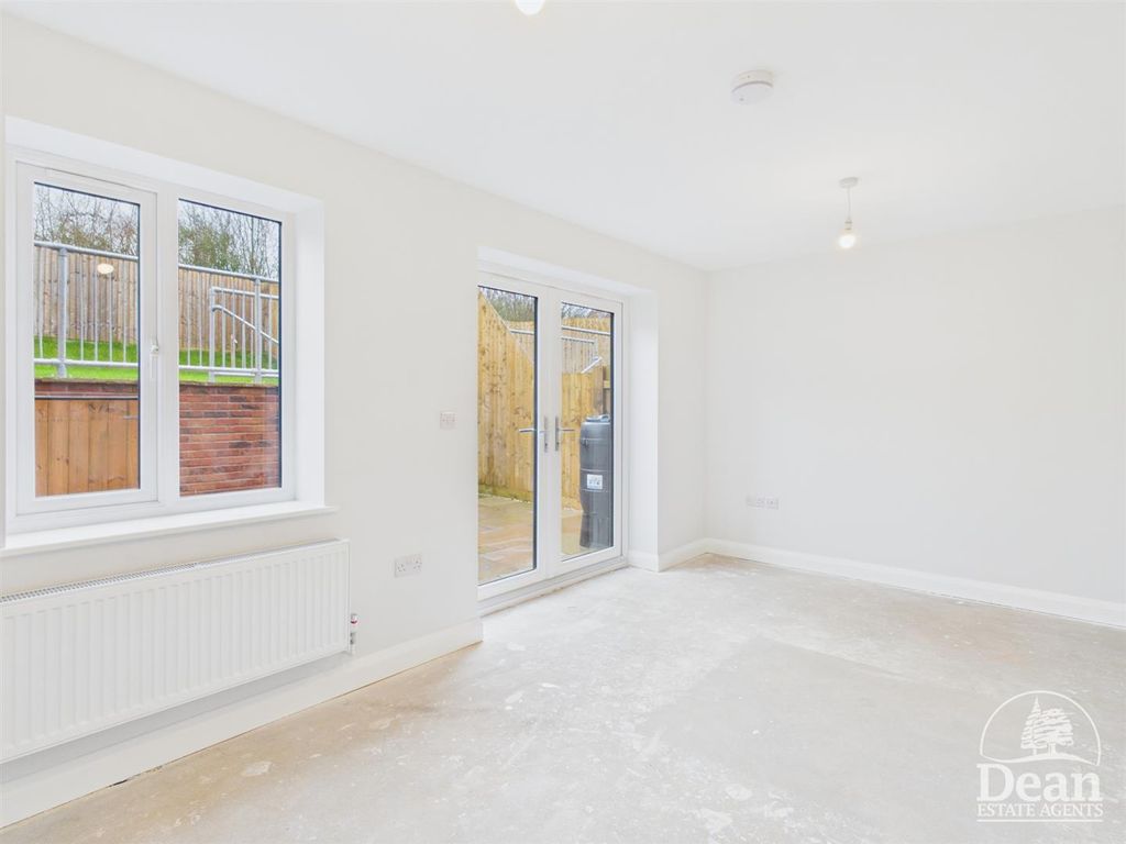 Property photo 3 of 18