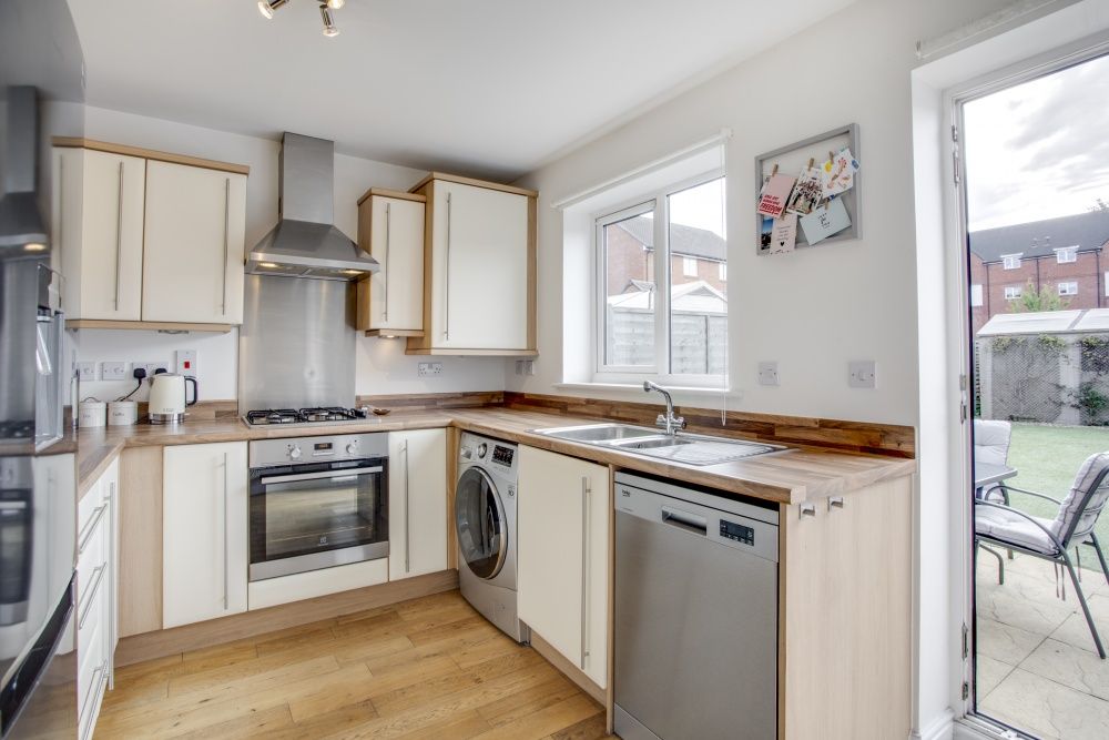Property photo 2 of 10 Kitchen