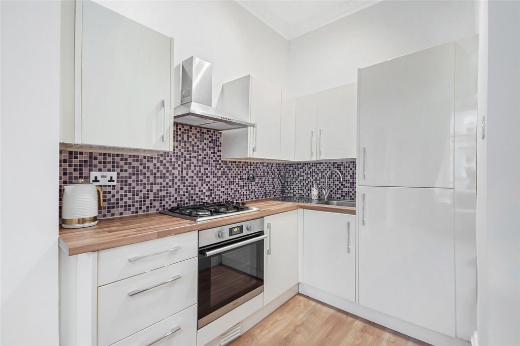 Property photo 3 of 14 Kitchen