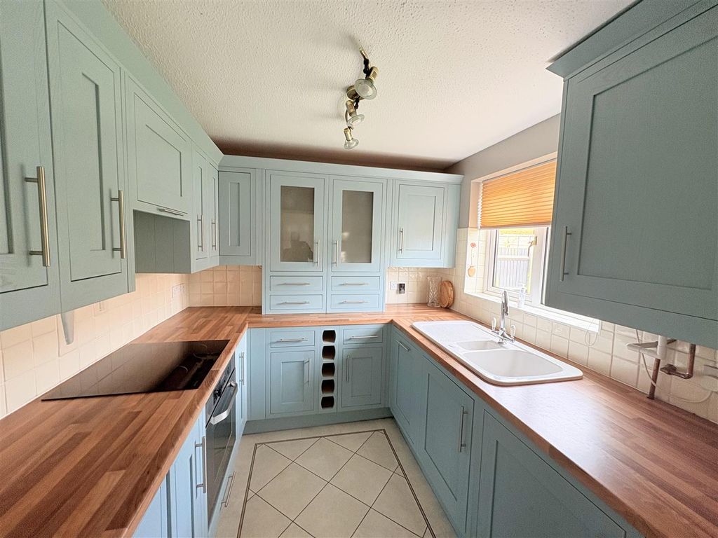 Property photo 2 of 14 Kitchen Ajax.Jpg