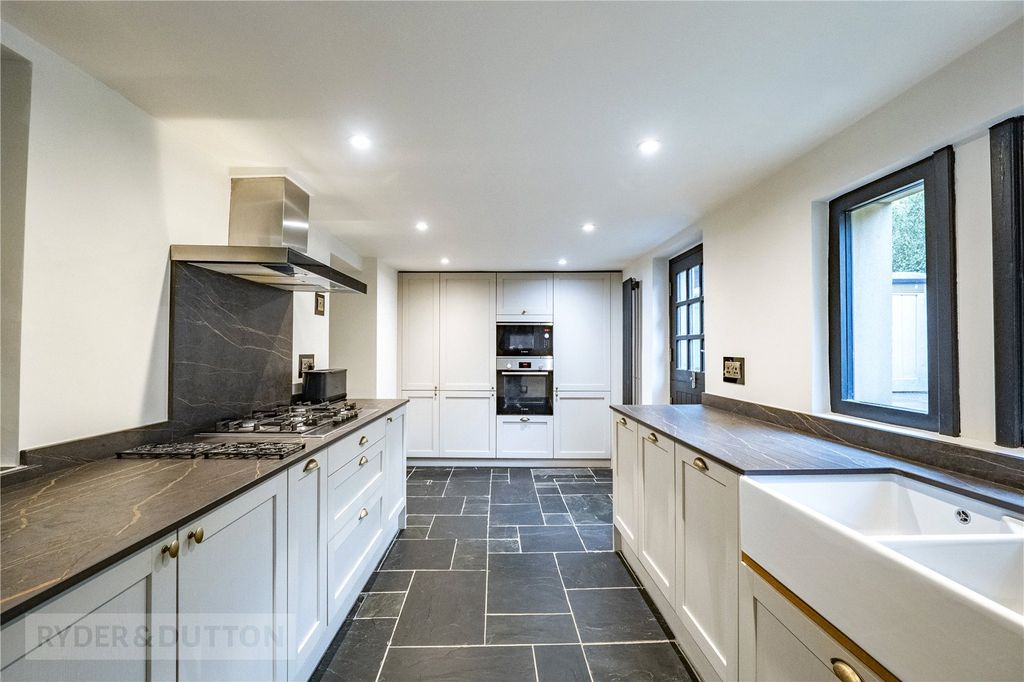 Property photo 3 of 21 Kitchen