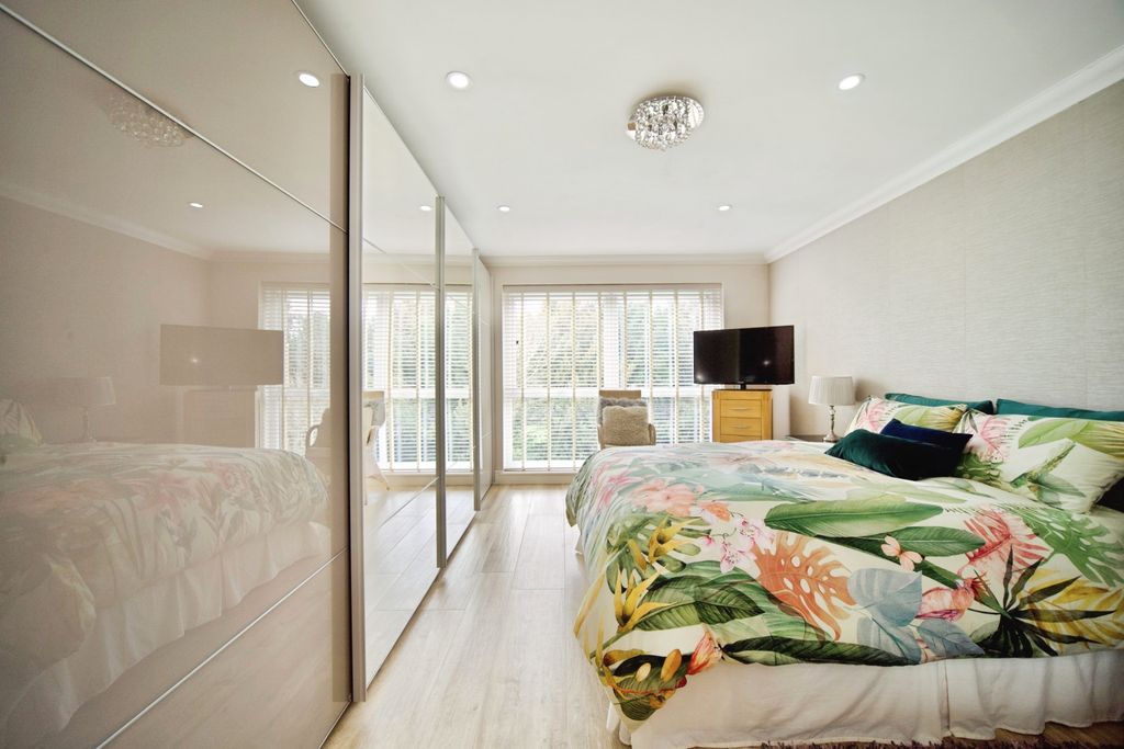 Additional image 12 of 2 bed flat for saleVillage Road, Enfield EN1