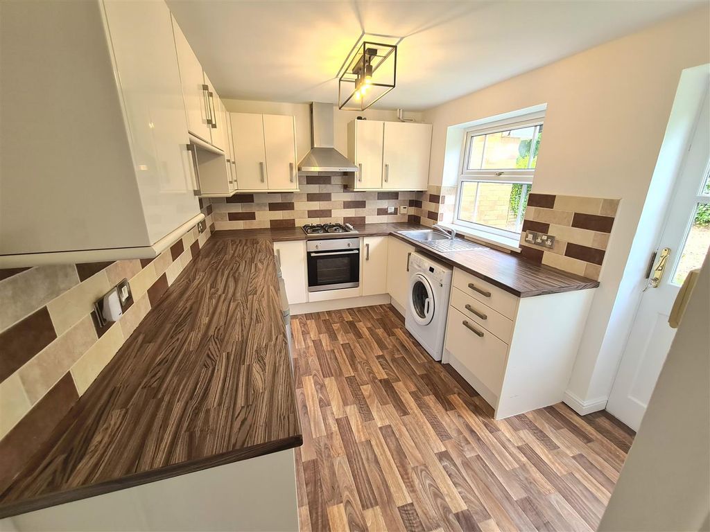 Property photo 3 of 13 Kitchen