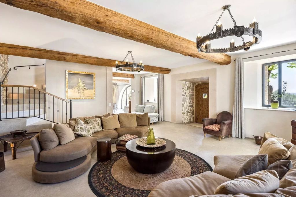 Property photo 3 of 10