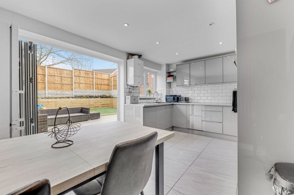 Property photo 2 of 30