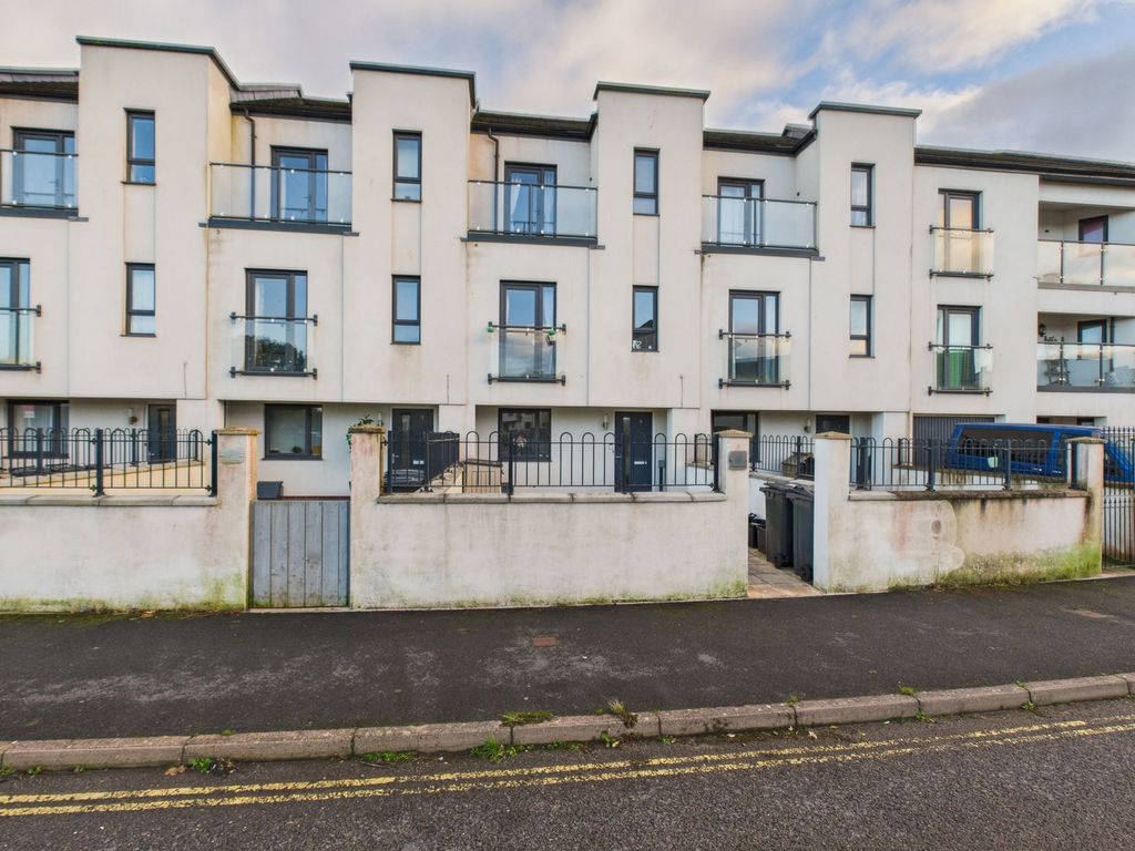 Property photo 2 of 22