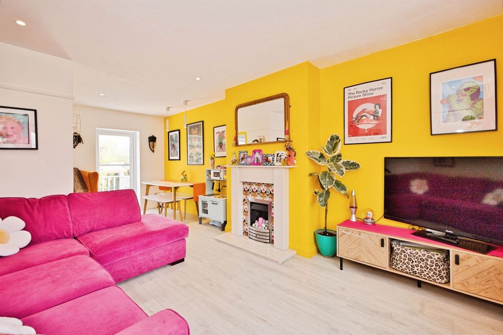 Property photo 3 of 18