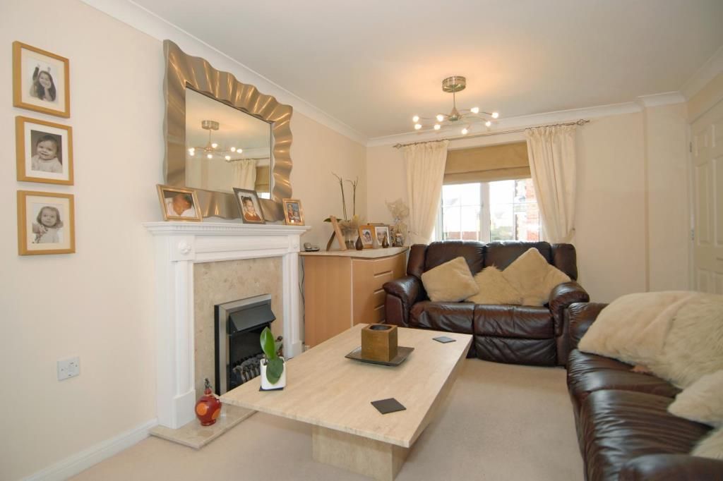 Property photo 3 of 6 Living Room