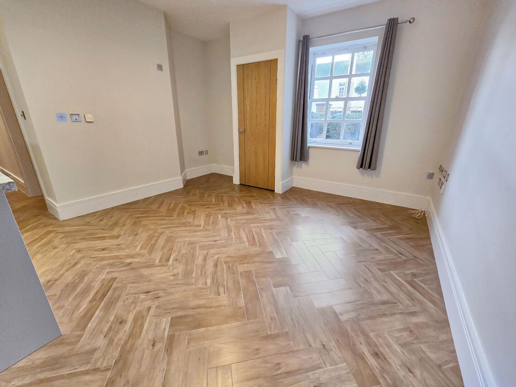 Property photo 3 of 6 Living Room