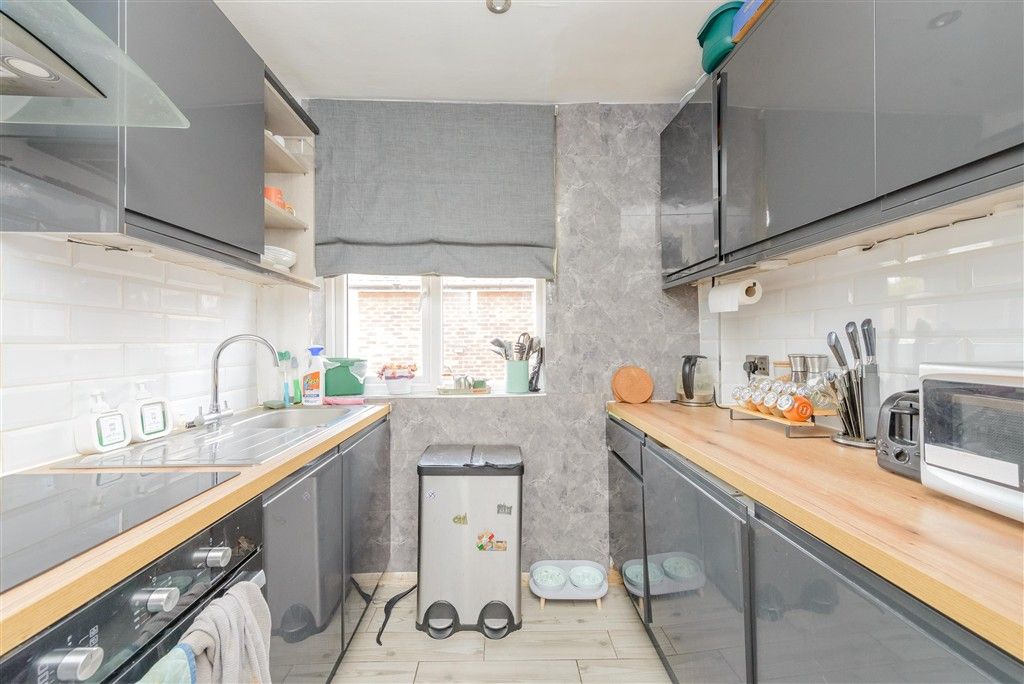 Property photo 3 of 9 Kitchen