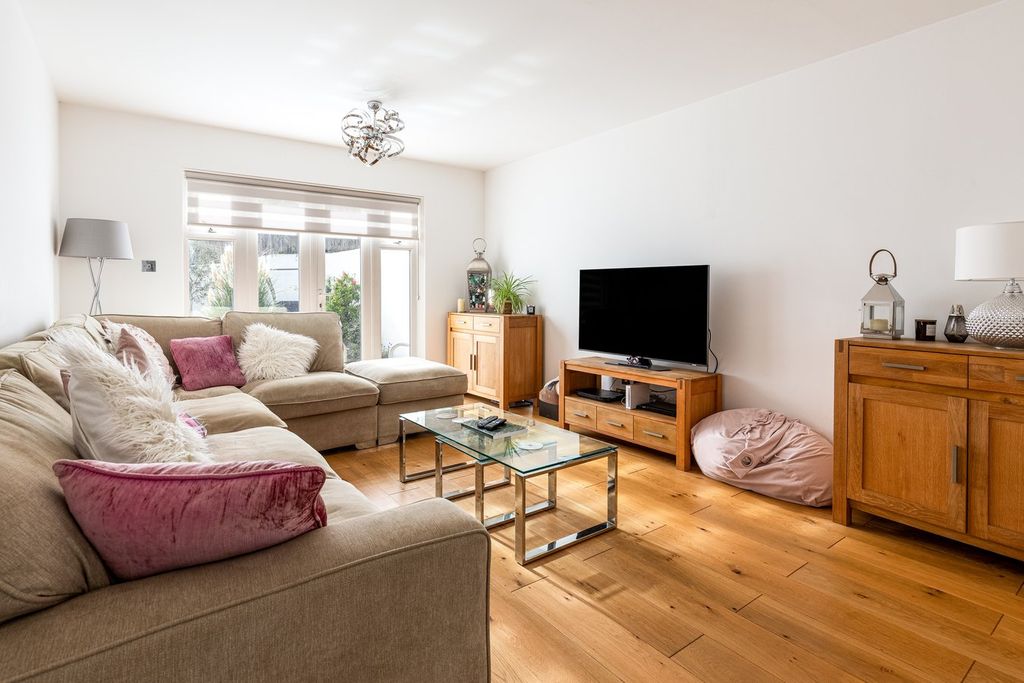 Property photo 3 of 25