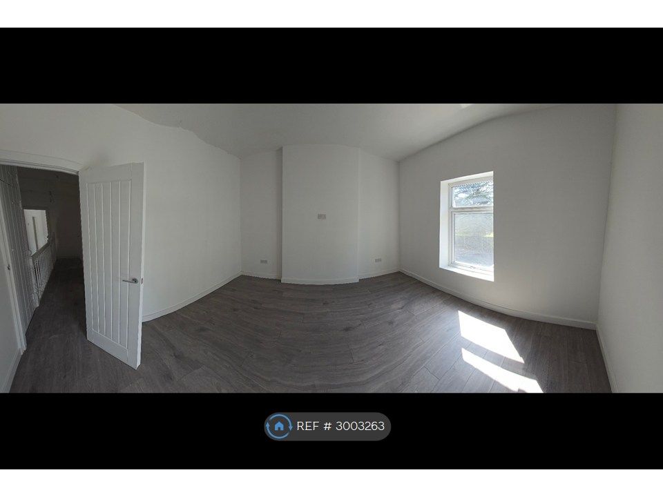 Property photo 2 of 5 Bedroom