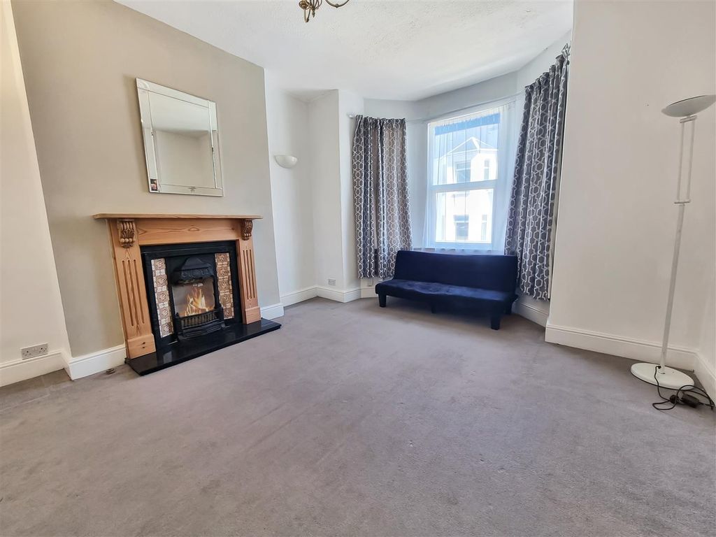 Property photo 3 of 16 80092.Jpg