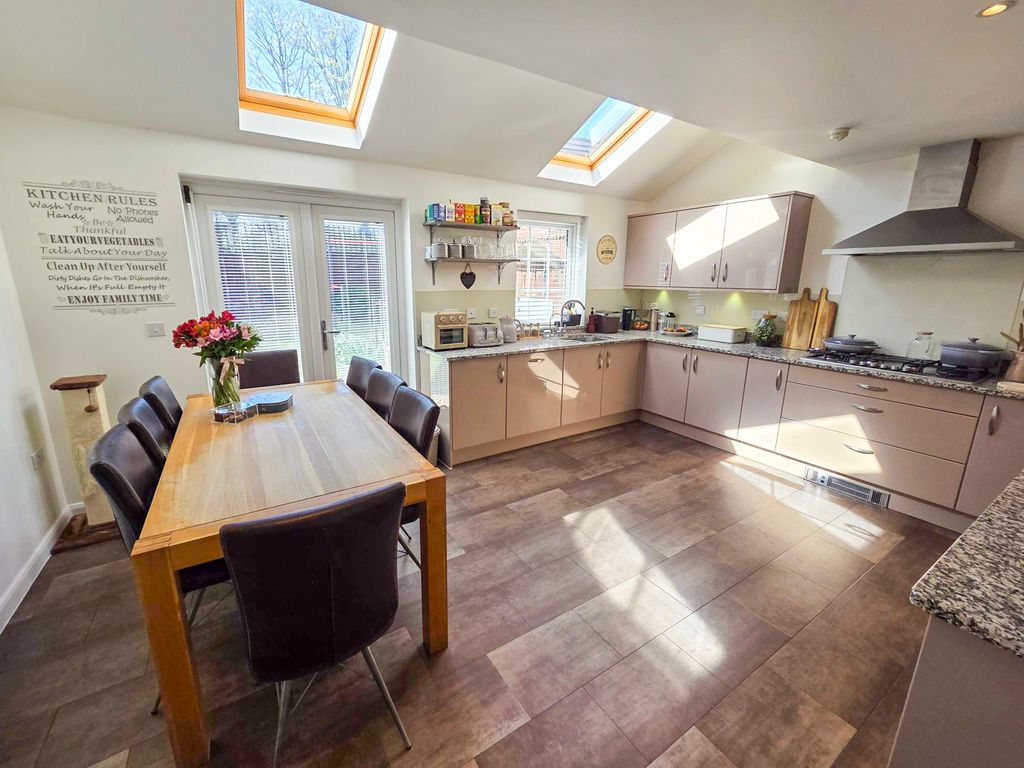 Property photo 3 of 52 Photo 25