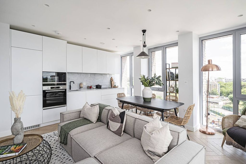 Property photo 2 of 25