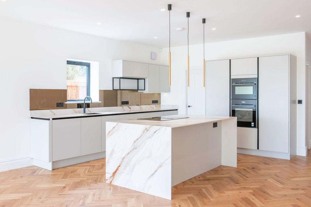 Property photo 2 of 39