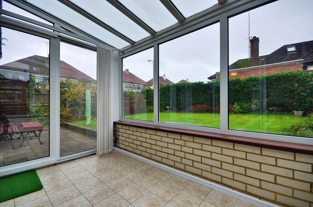 Property photo 3 of 8 Conservatory (3)