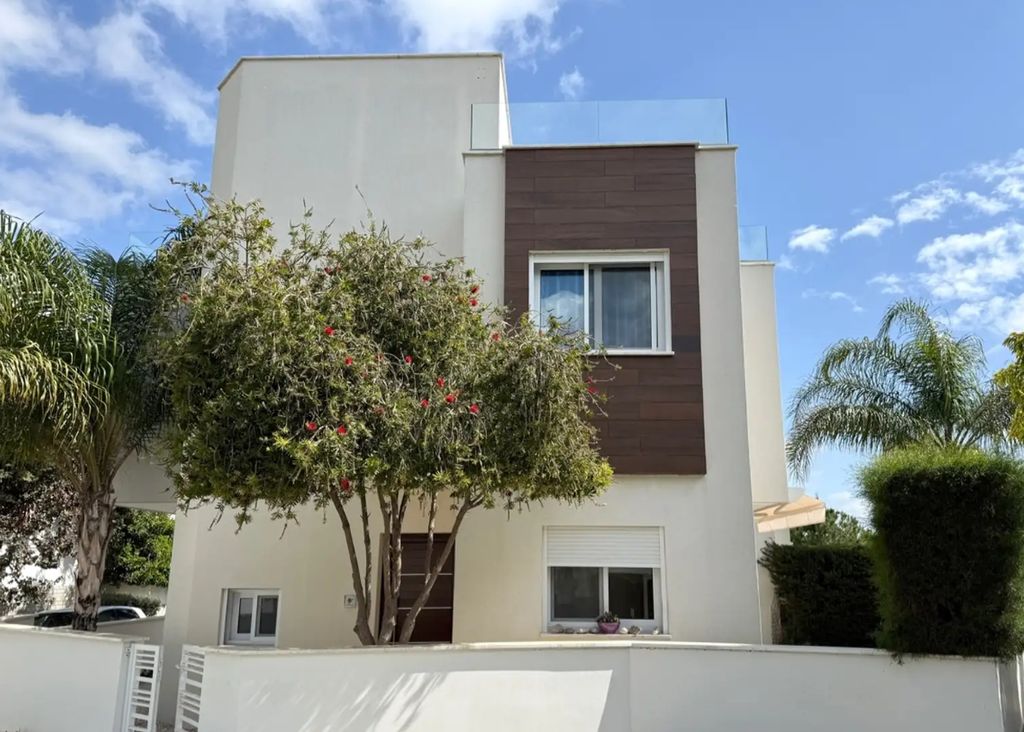 Property photo 1 of 11