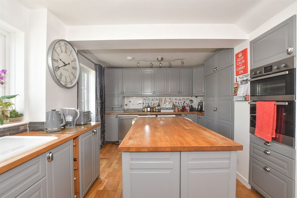 Property photo 1 of 15 Kitchen