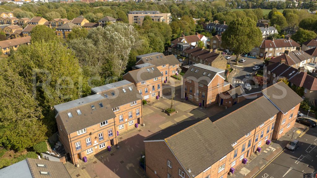 Property photo 2 of 34