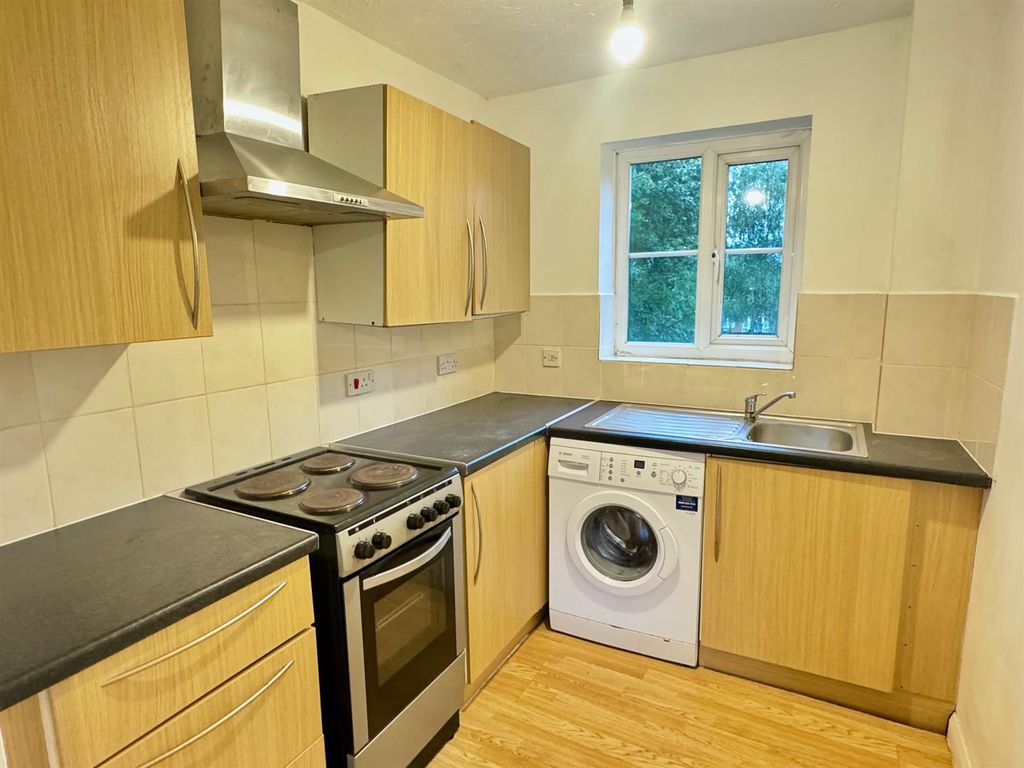 Property photo 2 of 5 Kitchen