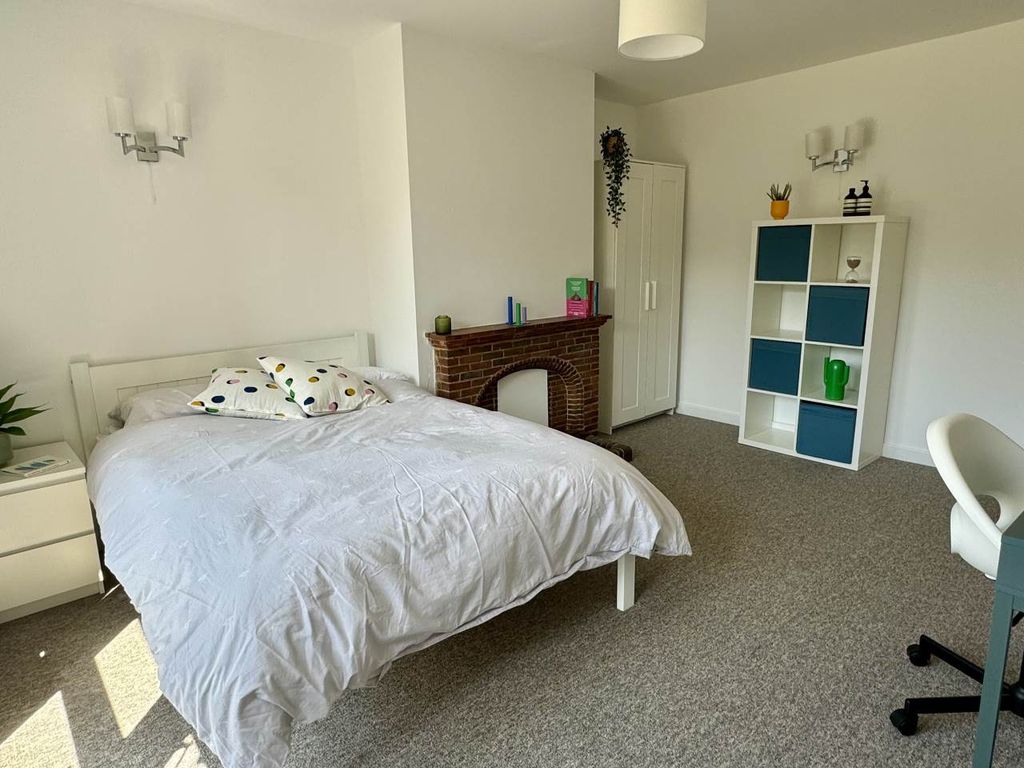 Property photo 1 of 12 Room 1