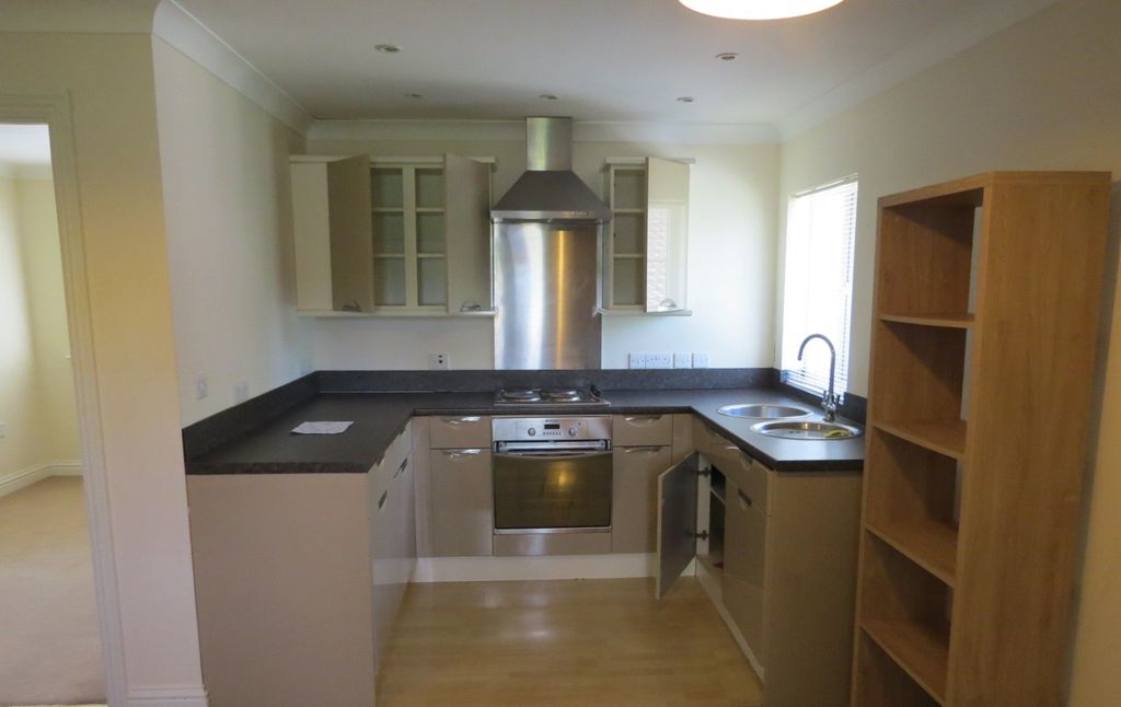 Property photo 3 of 5 Kitchen (2)