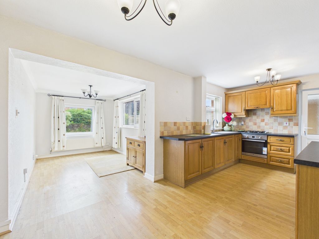 Property photo 2 of 19 Kitchen