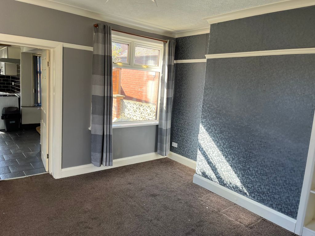 Property photo 3 of 11 Dining Room