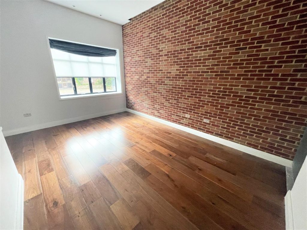 Property photo 3 of 7 Living.Jpg