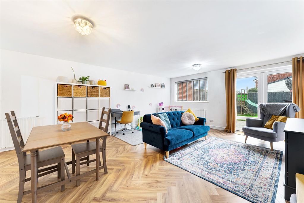 Property photo 3 of 24 Lakeside View-Living Room