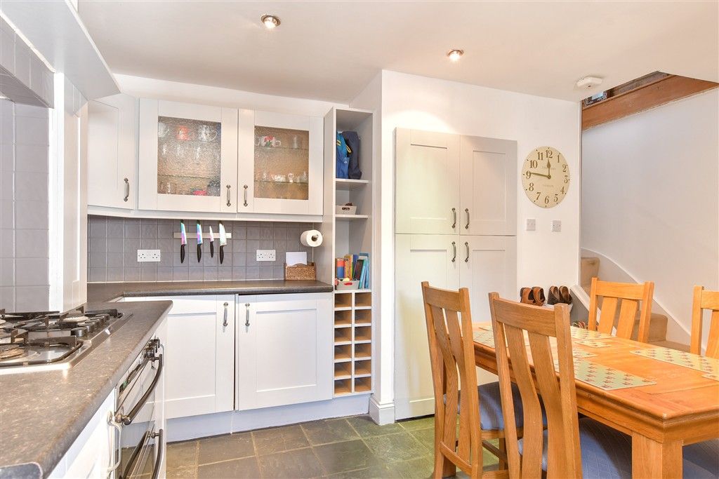 Property photo 3 of 11 Kitchen