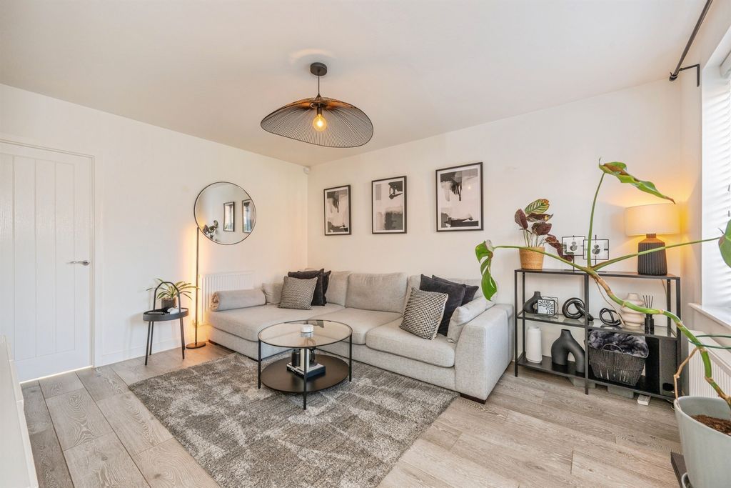 Property photo 2 of 20