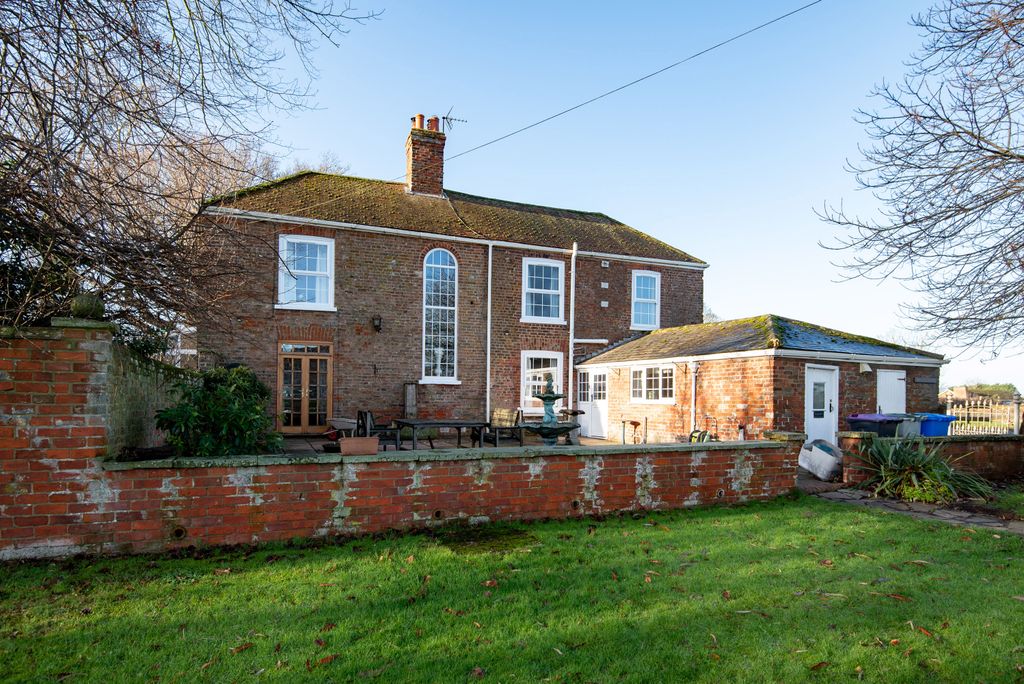 Property photo 3 of 35