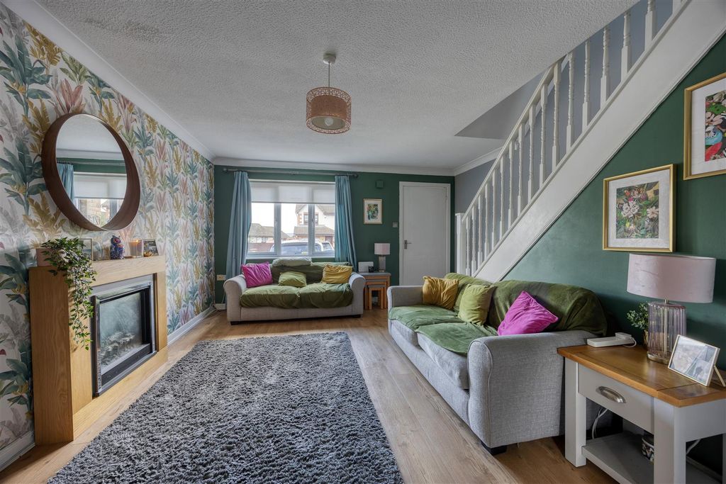 Property photo 3 of 17 71C_Louden_Hill_Road_Glasgow_008.Jpeg