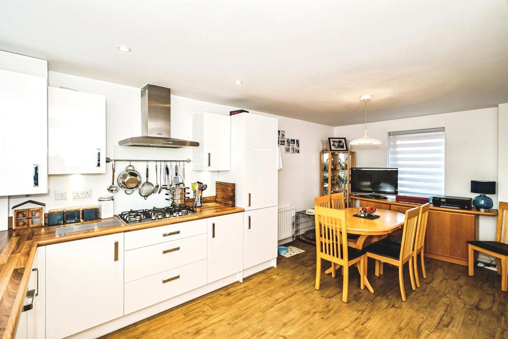 Property photo 3 of 22 Pbox-Img.Jpg